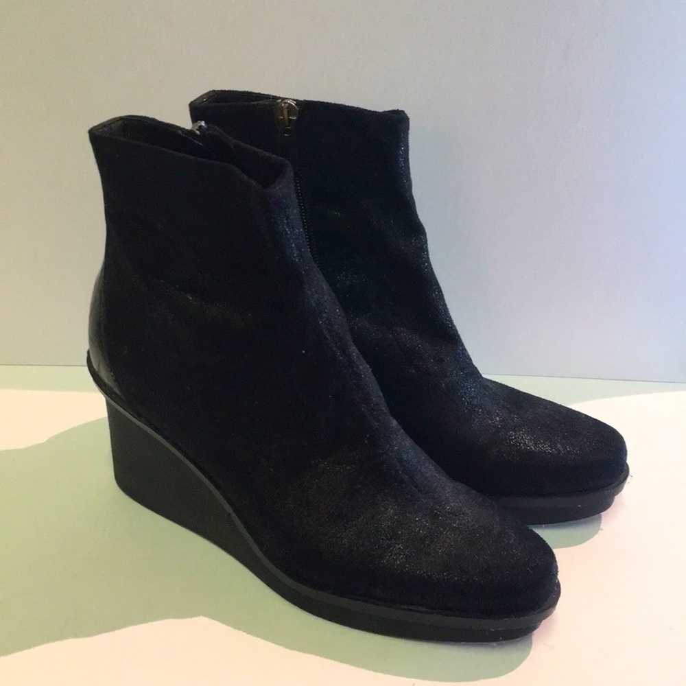 DONALD J PLINER wedge bootie